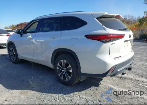 2021 Toyota Highlander Xle z USA, uszkodzony, nr VIN 5TDHZRBH9MS083561